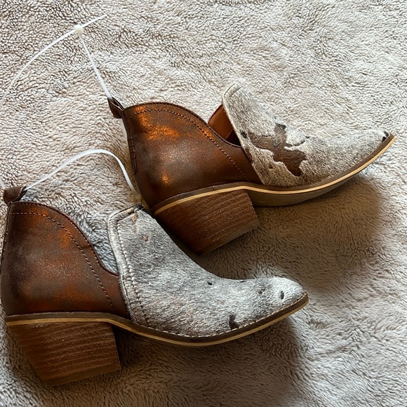 Corkys Shoes - Corkys Limitless Leather Animal Detail Ankle Boots Size 7